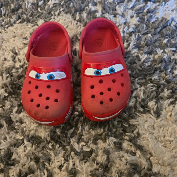 🚗 EUC Crocs Disney/Pixar Lightning McQueen Clogs - Kids Size C11 - Picture 1 of 4